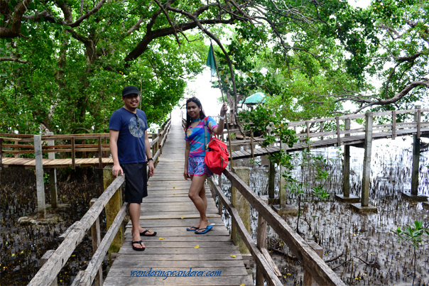 Katunggan Park's Bridge with Couple