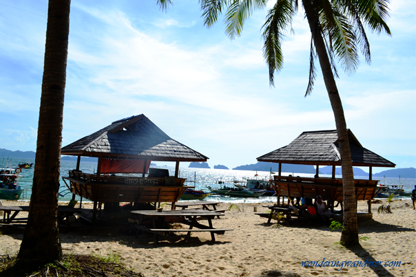 Cozy huts of 7 Commandos Beach