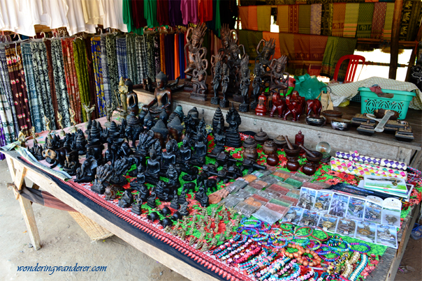 Cambodian ornaments and figurines in Srah Srang