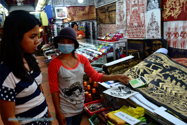 Haggling at Angkor Night Market Siem Reap, Cambodia