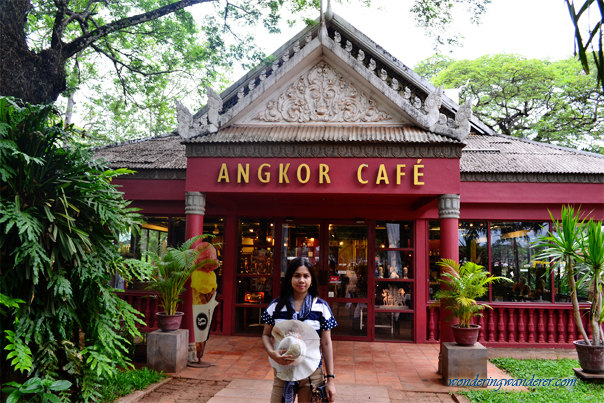 Where to Eat in Siem Reap? at Angkor Café!