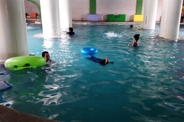 Amana Waterpark Resort: Batman Cave Pool