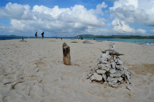 Dead corals of Naked Island "Pansukian Sandbar"