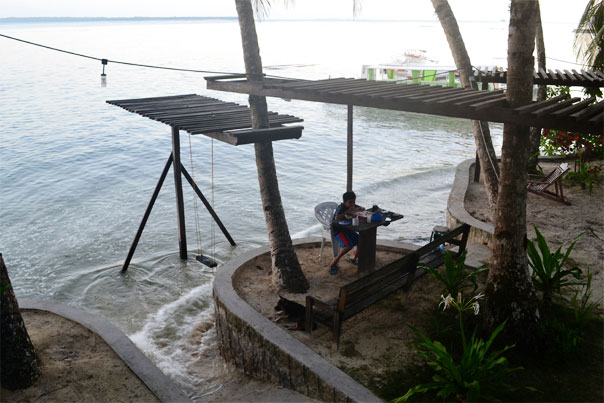 Eddie's Beach Resort: Bongayon Beach