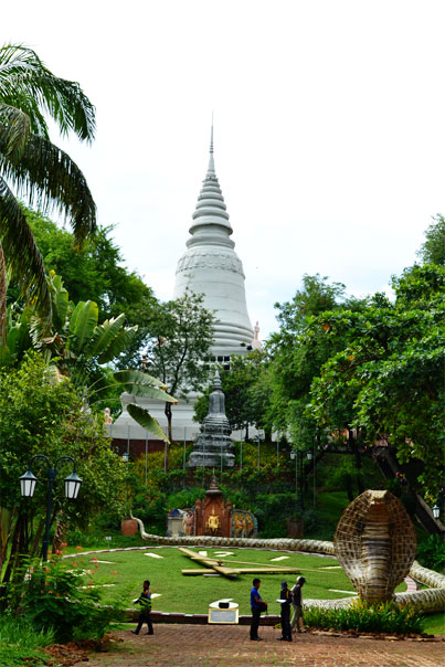 Giant cobra - Phnom Penh