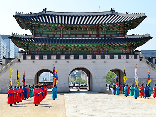 Changing of guards at Gyeongbokgung Palace, Seoul, South Korea